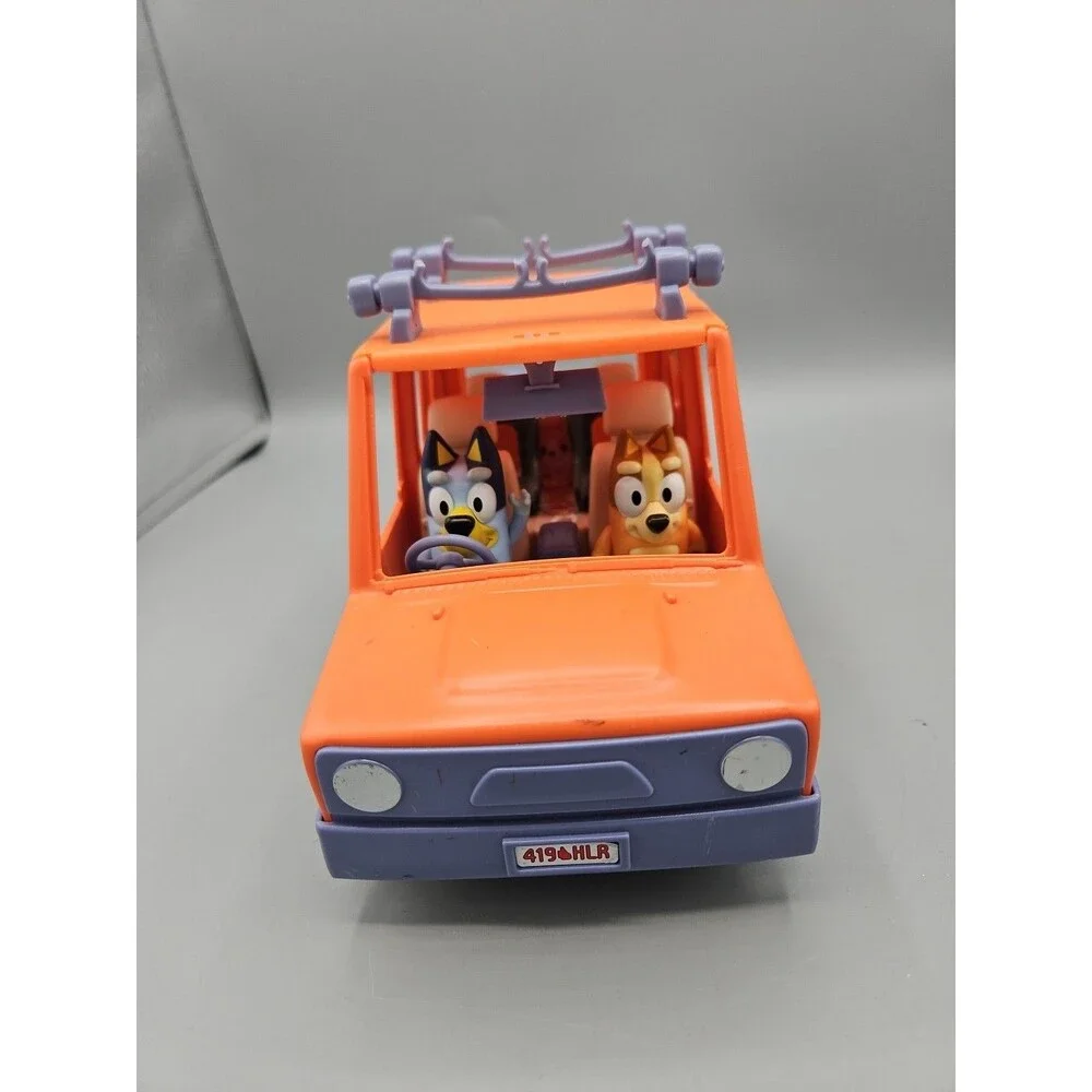 Bluey Heeler 4WD Family Vehicle toy car with  figures